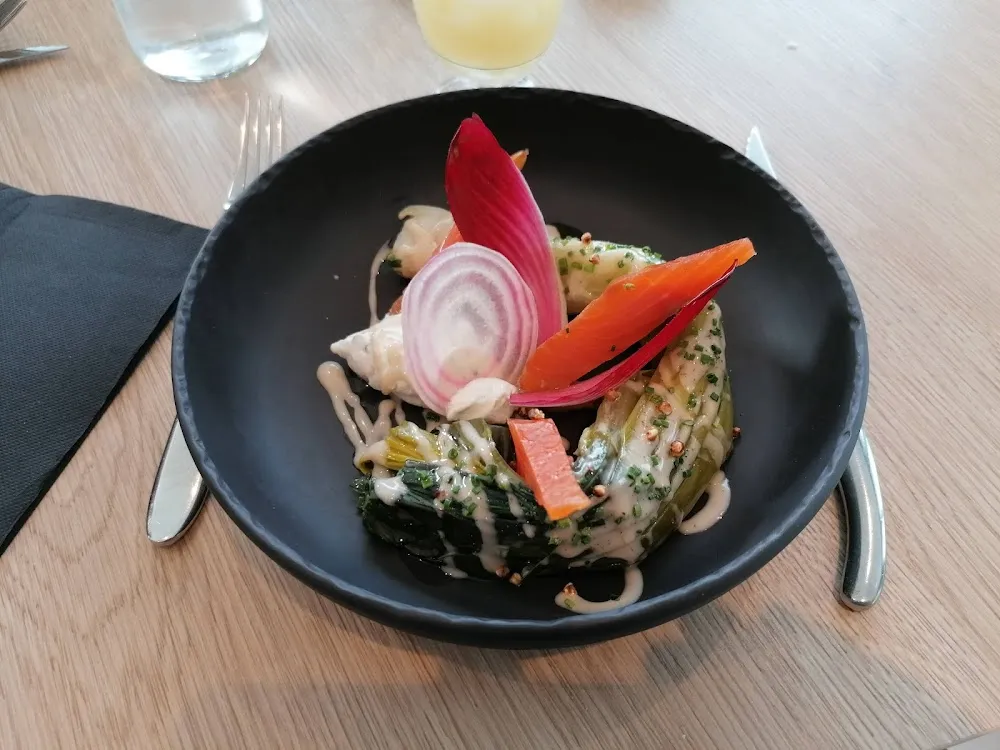 Saumon Fumé Sur Poireaux Vinaigrette Et Ses Petits Légumes